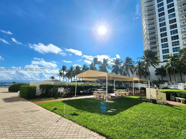 1-bedroom condo for rent in Hollywood - 3505 S Ocean Dr 407 - MondialRealty