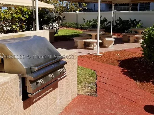 1-bedroom condo for rent in Hollywood - 3505 S Ocean Dr 407 - MondialRealty
