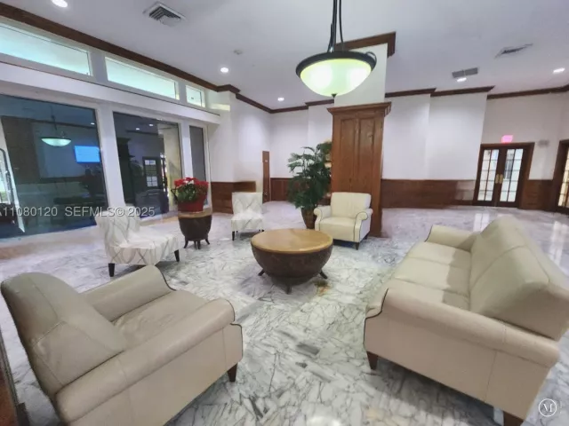 1-bedroom condo for rent in Hollywood - 3505 S Ocean Dr 407 - MondialRealty