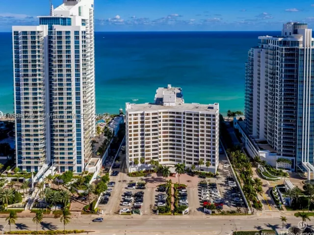 1-bedroom condo for rent in Hollywood - 3505 S Ocean Dr 407 - MondialRealty