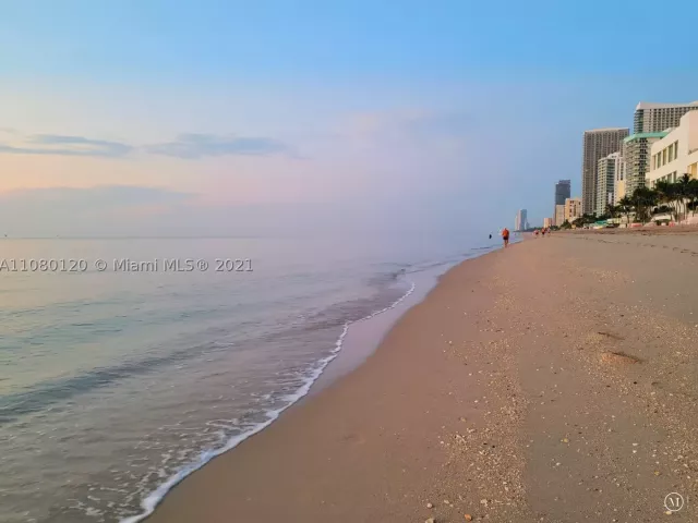 1-bedroom condo for rent in Hollywood - 3505 S Ocean Dr 407 - MondialRealty
