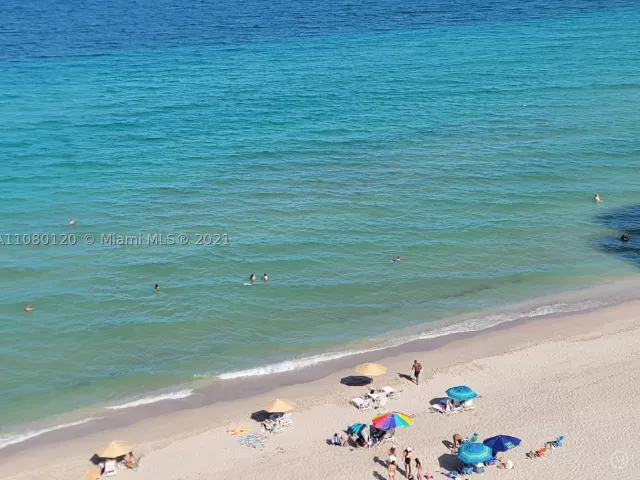 1-bedroom condo for rent in Hollywood - 3505 S Ocean Dr 407 - MondialRealty