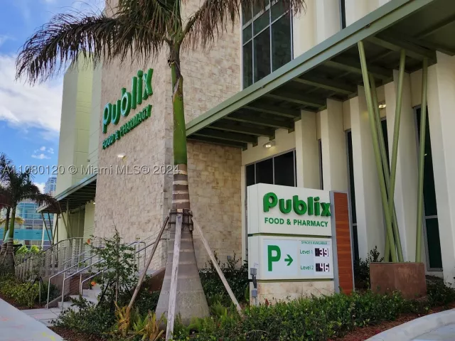 1-bedroom condo for rent in Hollywood - 3505 S Ocean Dr 407 - MondialRealty
