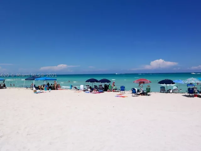 2-bedroom condo for rent in Miami Beach - 5151 COLLINS AV 1030 - MondialRealty