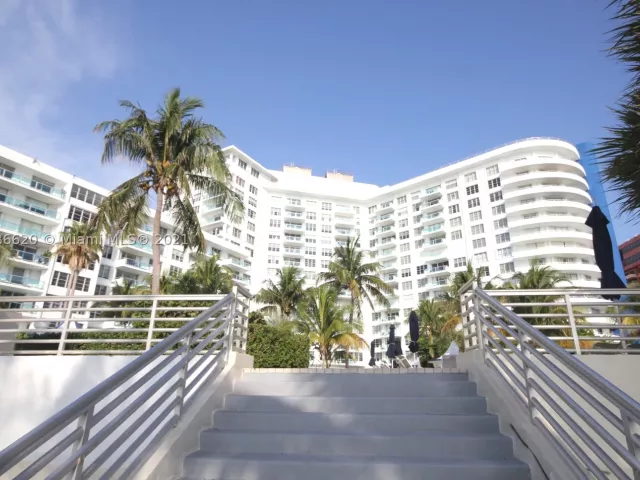 2-bedroom condo for rent in Miami Beach - 5151 COLLINS AV 1030 - MondialRealty