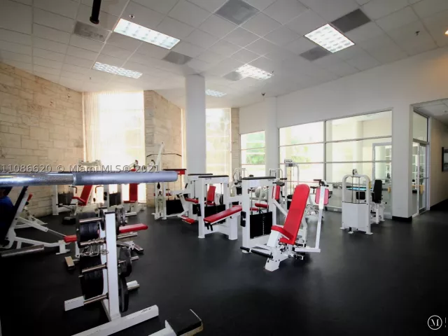2-bedroom condo for rent in Miami Beach - 5151 COLLINS AV 1030 - MondialRealty