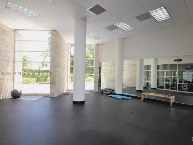 2-bedroom condo for rent in Miami Beach - 5151 COLLINS AV 1030 - MondialRealty