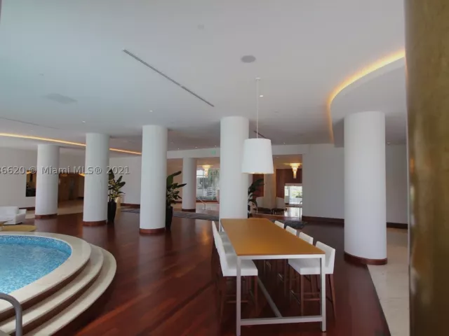 2-bedroom condo for rent in Miami Beach - 5151 COLLINS AV 1030 - MondialRealty