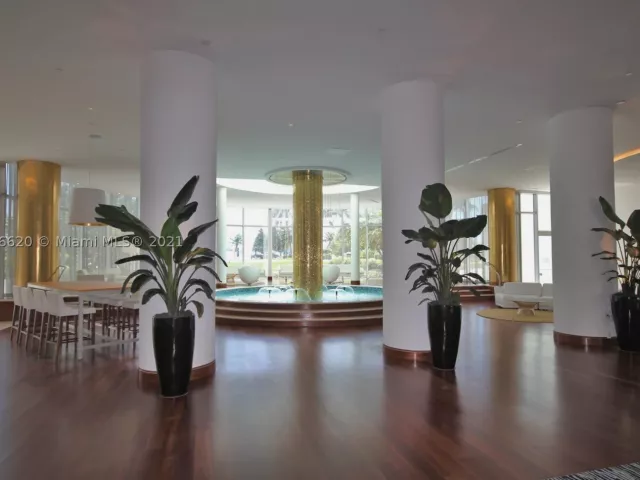2-bedroom condo for rent in Miami Beach - 5151 COLLINS AV 1030 - MondialRealty