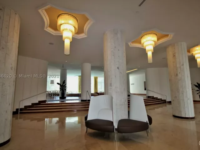 2-bedroom condo for rent in Miami Beach - 5151 COLLINS AV 1030 - MondialRealty