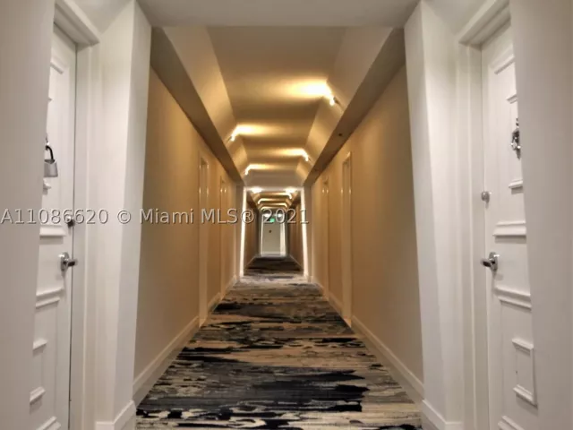 2-bedroom condo for rent in Miami Beach - 5151 COLLINS AV 1030 - MondialRealty