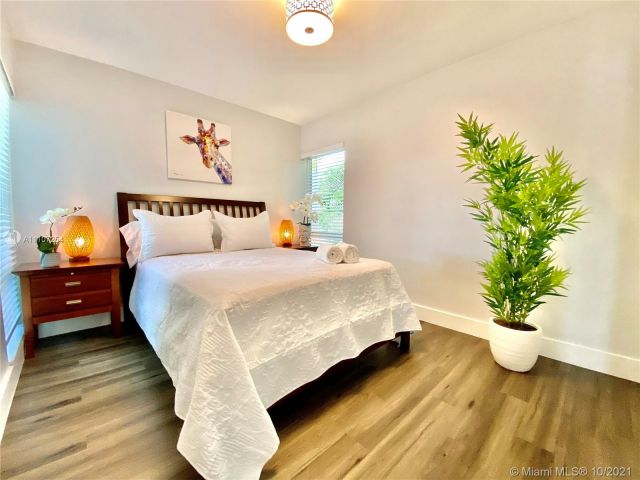 Home for rent at 1207 Hollywood Blvd - photo 1740303
