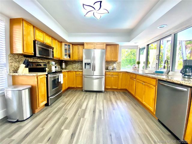 Home for rent at 1207 Hollywood Blvd - photo 1740306