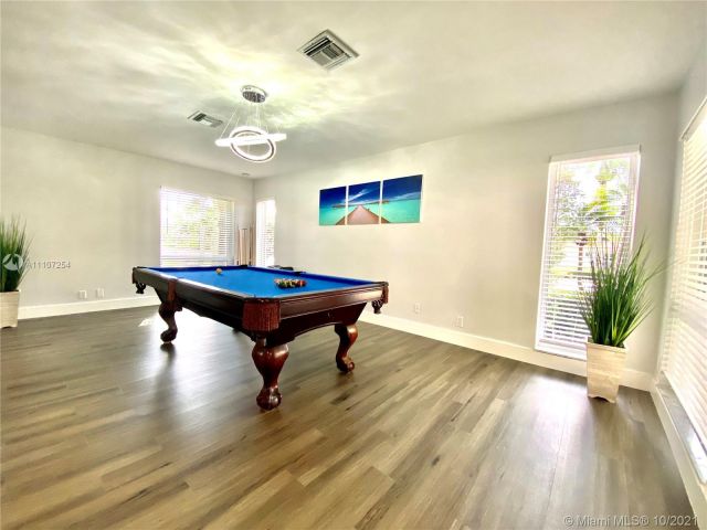 Home for rent at 1207 Hollywood Blvd - photo 1740312