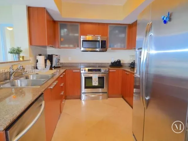 2-bedroom condo for rent in Sunny Isles Beach - 16699 Collins Ave 1509 - MondialRealty