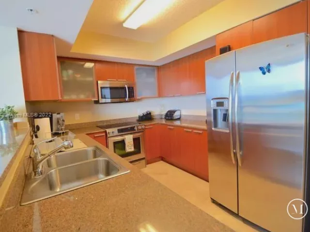 2-bedroom condo for rent in Sunny Isles Beach - 16699 Collins Ave 1509 - MondialRealty