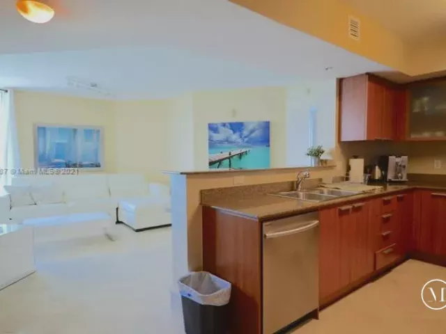 2-bedroom condo for rent in Sunny Isles Beach - 16699 Collins Ave 1509 - MondialRealty