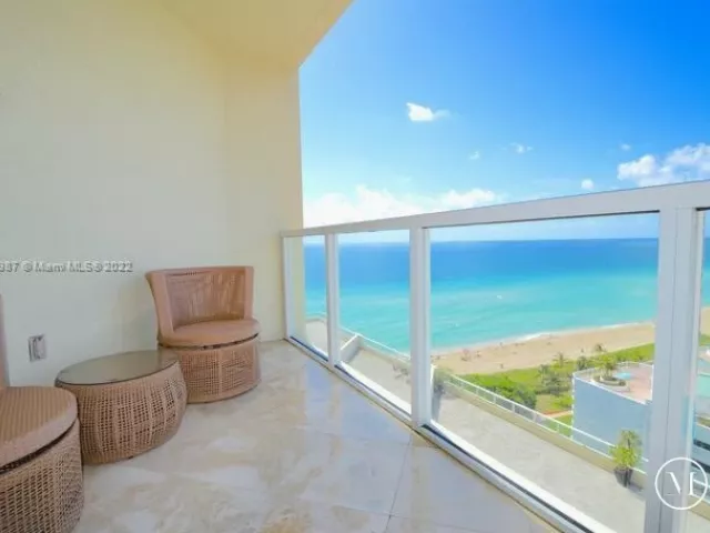 2-bedroom condo for rent in Sunny Isles Beach - 16699 Collins Ave 1509 - MondialRealty