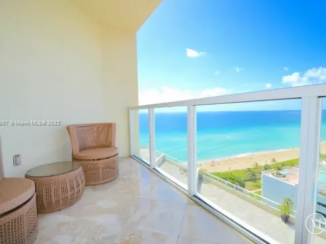 2-bedroom condo for rent in Sunny Isles Beach - 16699 Collins Ave 1509 - MondialRealty