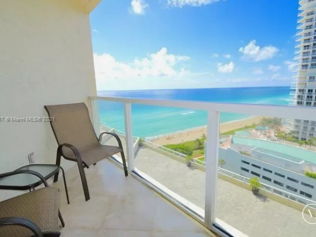 2-bedroom condo for rent in Sunny Isles Beach - 16699 Collins Ave 1509 - MondialRealty