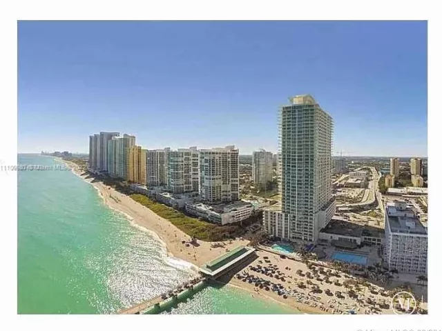 2-bedroom condo for rent in Sunny Isles Beach - 16699 Collins Ave 1509 - MondialRealty