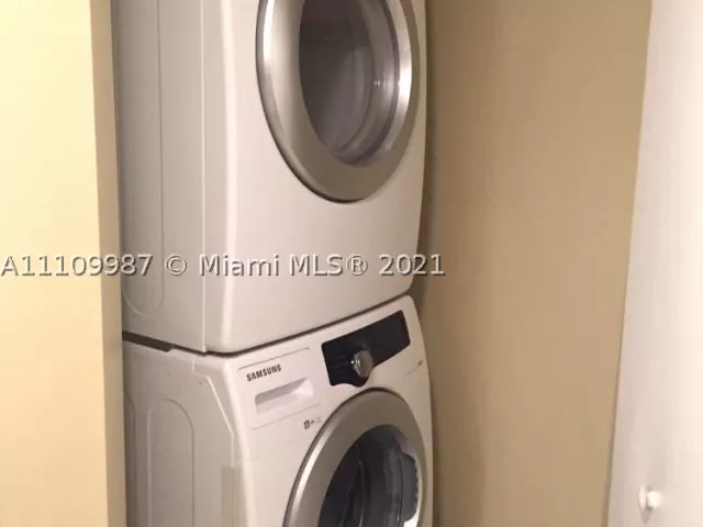 2-bedroom condo for rent in Sunny Isles Beach - 16699 Collins Ave 1509 - MondialRealty