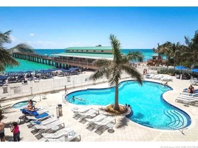 2-bedroom condo for rent in Sunny Isles Beach - 16699 Collins Ave 1509 - MondialRealty