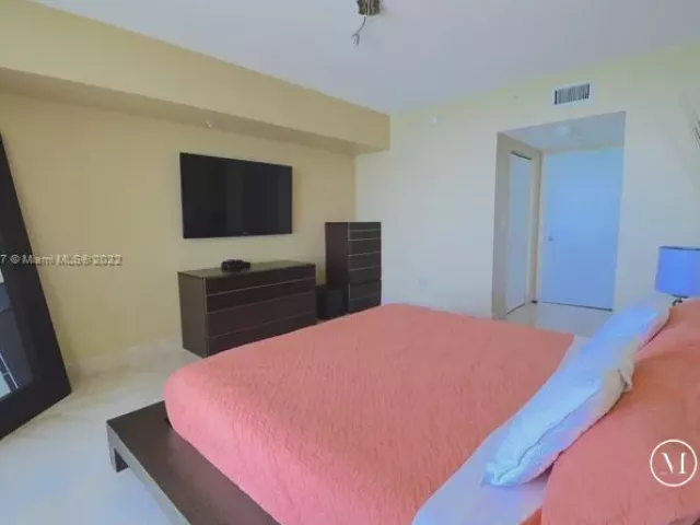 2-bedroom condo for rent in Sunny Isles Beach - 16699 Collins Ave 1509 - MondialRealty