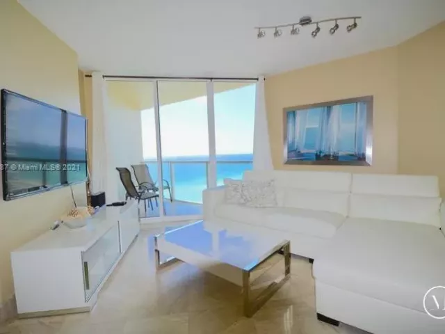 2-bedroom condo for rent in Sunny Isles Beach - 16699 Collins Ave 1509 - MondialRealty