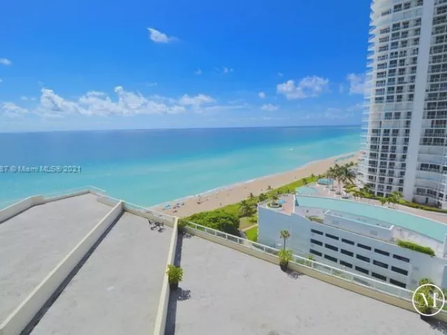 2-bedroom condo for rent in Sunny Isles Beach - 16699 Collins Ave 1509 - MondialRealty