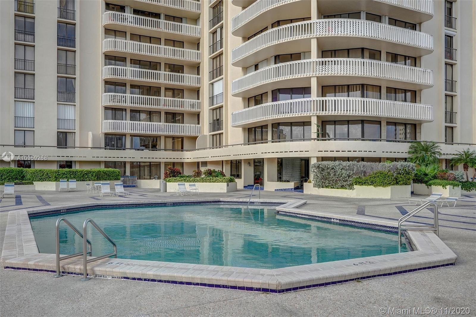 Turnberry Towers - Condos for sale at Aventura